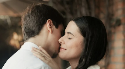 Breaking the Myths: What Real Intimacy Looks Like (and What It Doesn’t)